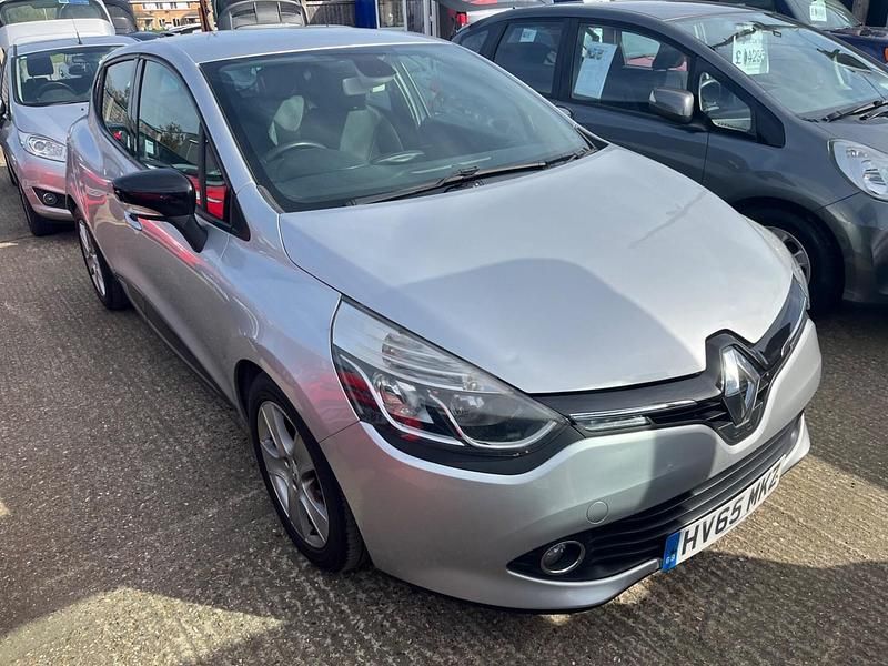 Usado Renault Clio IV Dynamique 90 HP (66 kW) 2015 Prateado Citadino