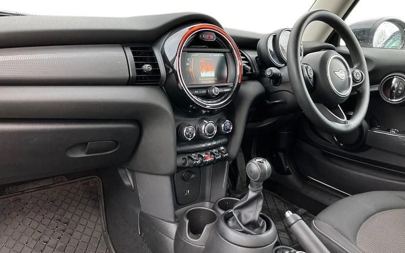 Used Mini Cooper Classic 136 HP (100 kW) 2020 White Hatchback