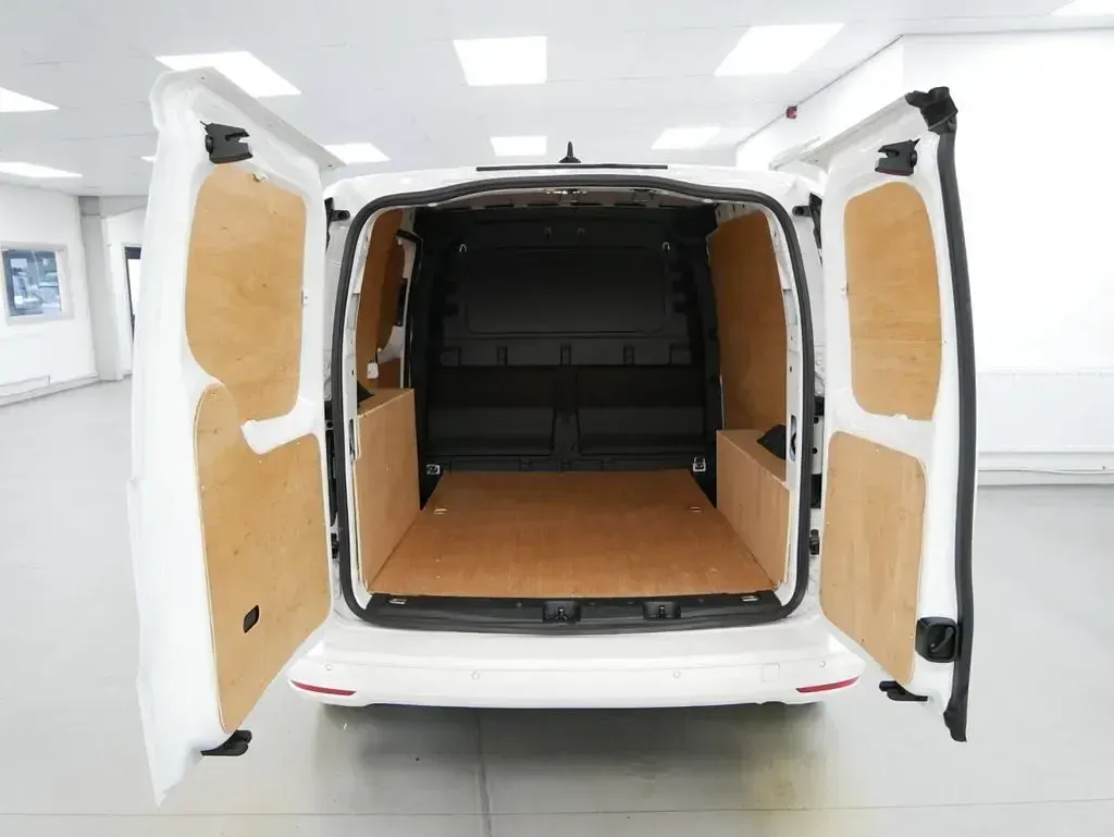 Used VW Caddy 102 HP (75 kW) 2022 White MPV