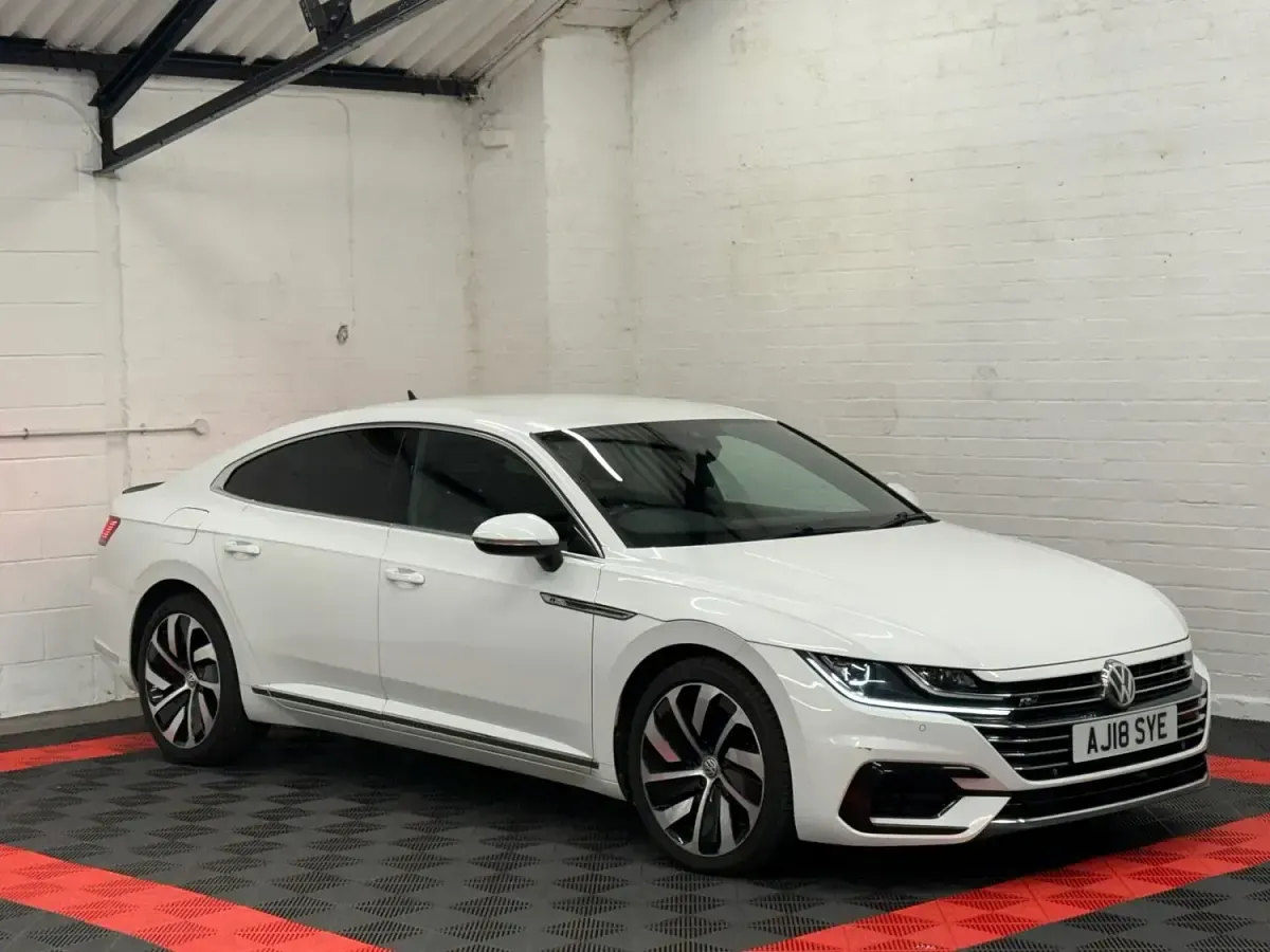 Used VW Arteon R-line 150 HP (110 kW) 2018 White Hatchback