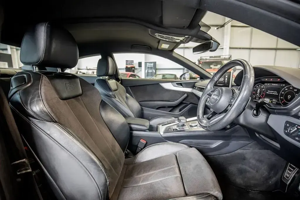 Usado Audi A5 S-Line 252 HP (185 kW) 2018 Cinzento Coupé