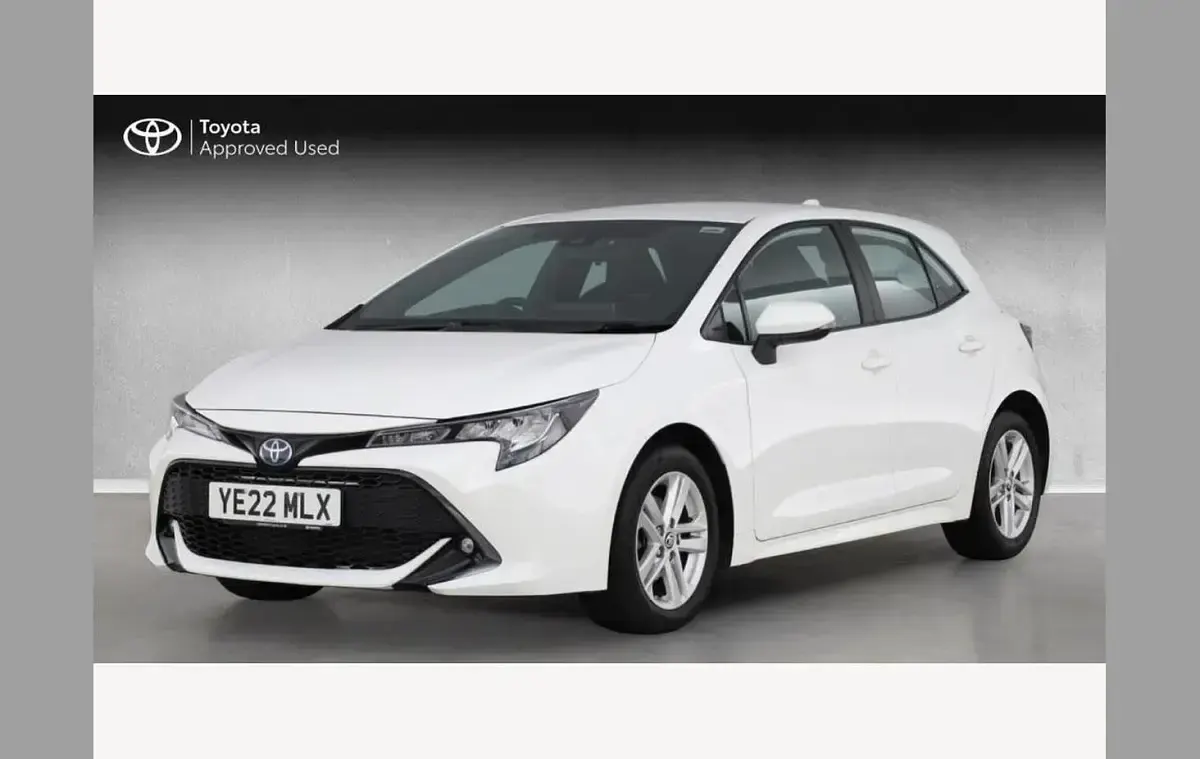 Used Toyota Corolla 120 HP (88 kW) 2022 White Hatchback