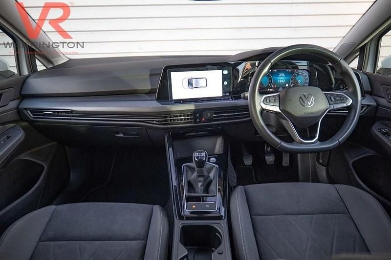 Used VW Golf VIII Edition 150 HP (110 kW) 2023 White Hatchback