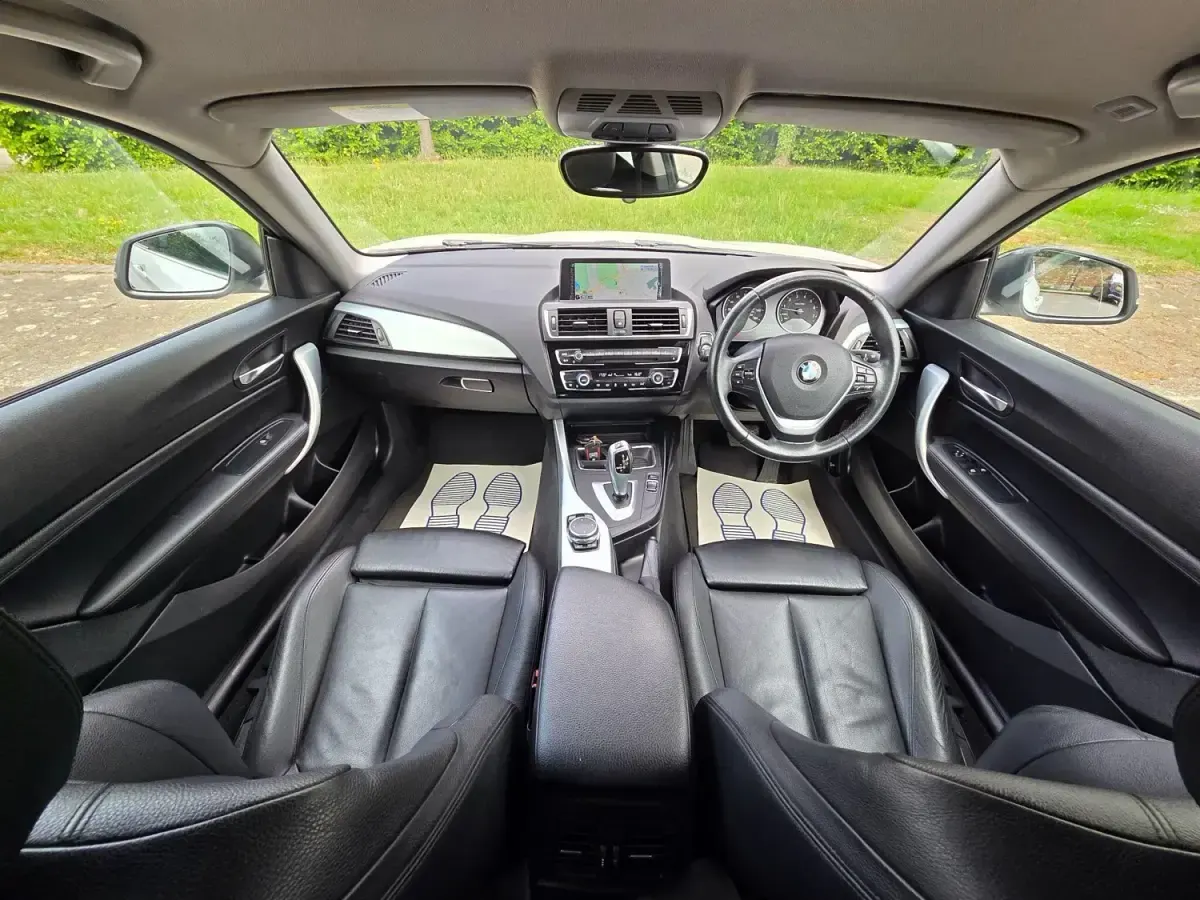 Usado BMW 120 Sport Line 177 CV (130 kW) 2015 Blanco Utilitario