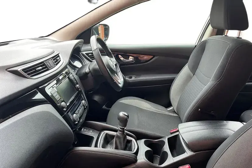Used Nissan Qashqai Acenta Premium 140 HP (102 kW) 2021 Storm white SUV