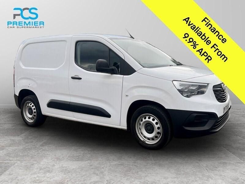 White Used 2021 Vauxhall Combo MPV | £6,800 (Good price) - Image 1/3