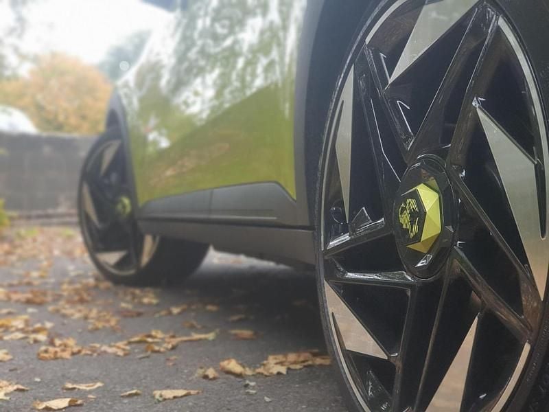 Used Abarth 600e 174 kW (237 HP) 2025 Green SUV