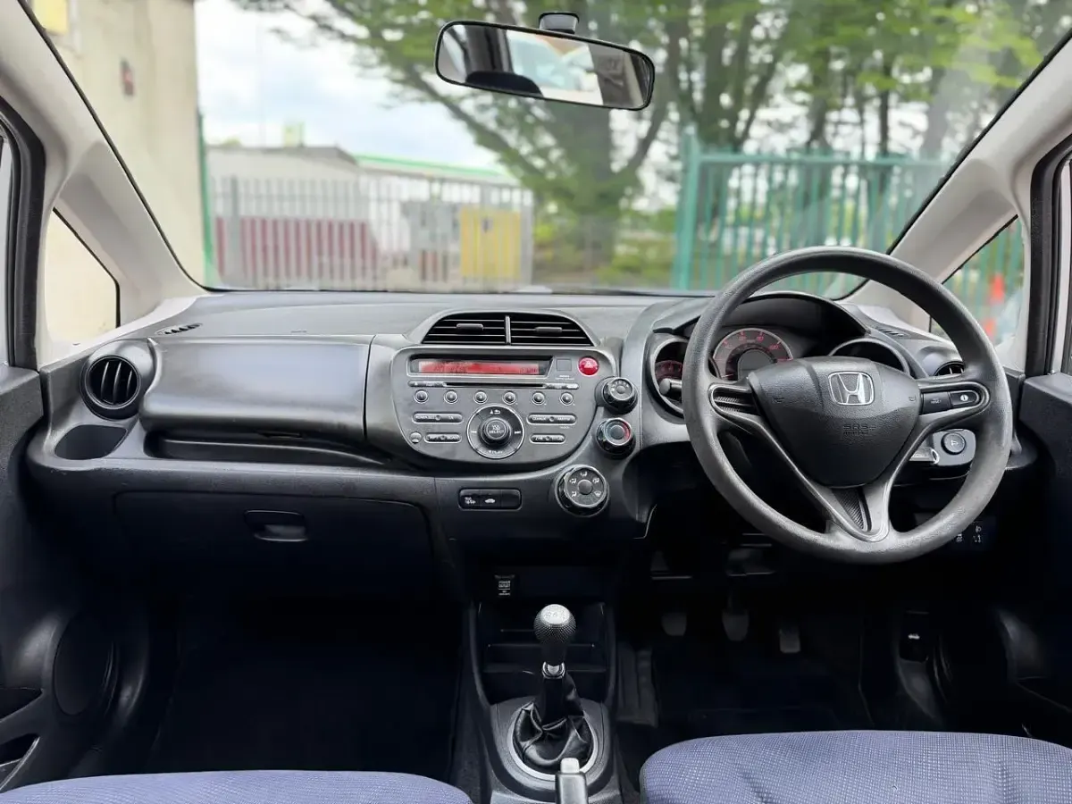 Used Honda Jazz S 90 HP (66 kW) 2014 Silver Hatchback