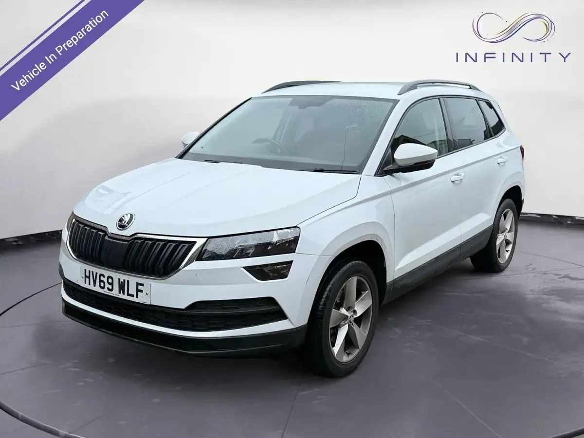 Used Skoda Karoq SE 116 HP (85 kW) 2019 White SUV