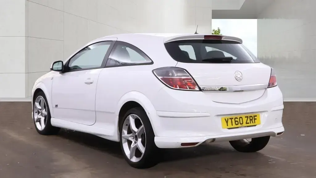 Used Vauxhall Astra Sport 2010 White Hatchback