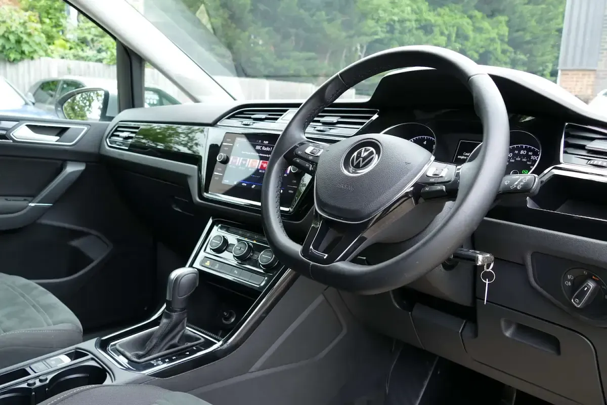 Used VW Touran SEL 150 HP (110 kW) 2021 Silver MPV