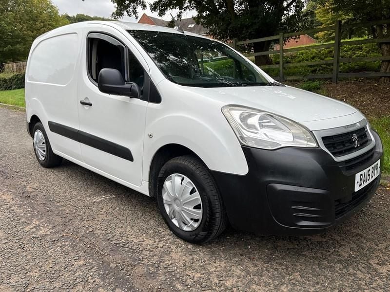 White Used 2016 Peugeot Partner MPV | £3,790 (Good price) - Image 1/4