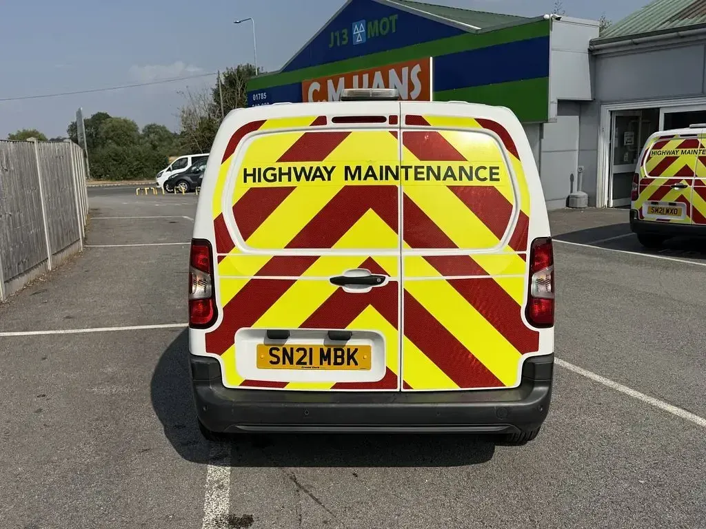 Used Citroën Berlingo 75 HP (55 kW) 2021 White MPV