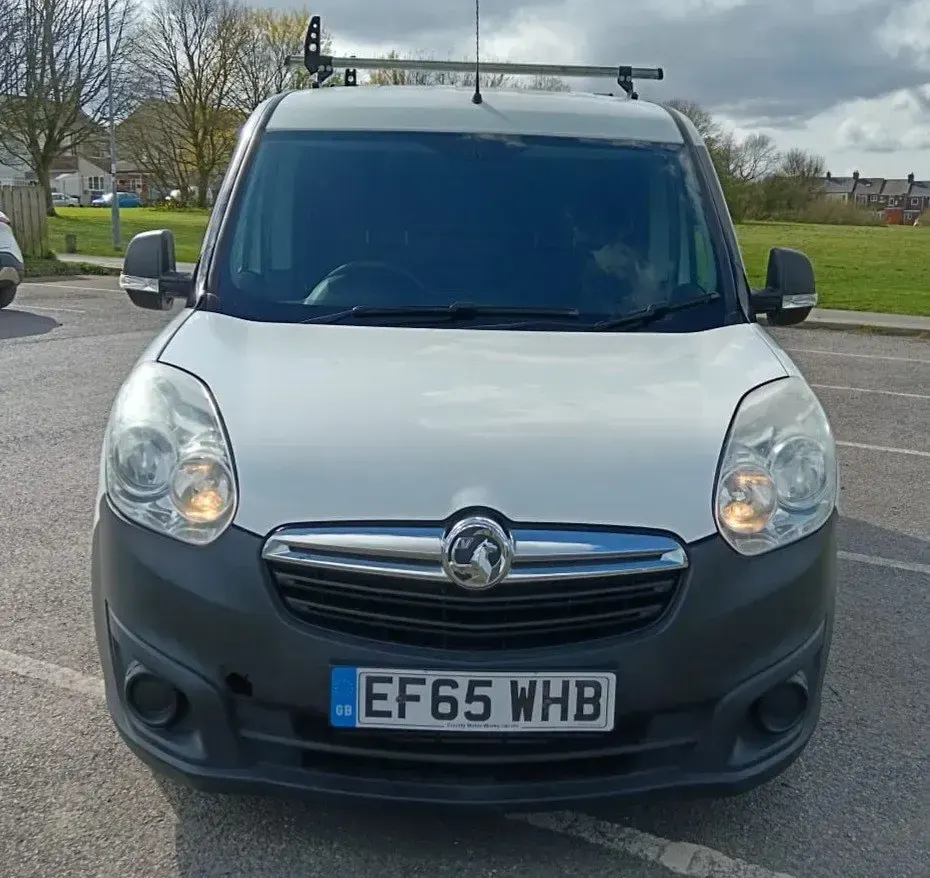 Usado Vauxhall Combo 90 CV (66 kW) 2015 Blanco Monovolumen