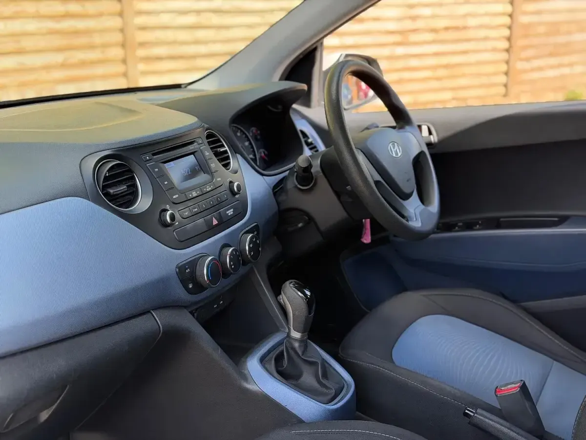Used Hyundai i10 SE 87 HP (63 kW) 2014 White Hatchback