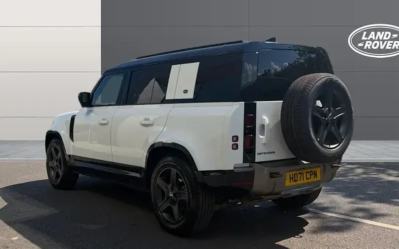 Używany Land Rover Defender SE Dynamic 249 KM (183 kW) 2025 SUV