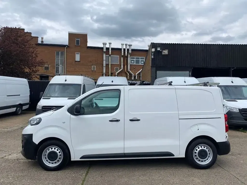 Gebraucht Peugeot Expert Premium 145 PS (106 kW) 2022 Weiß Van