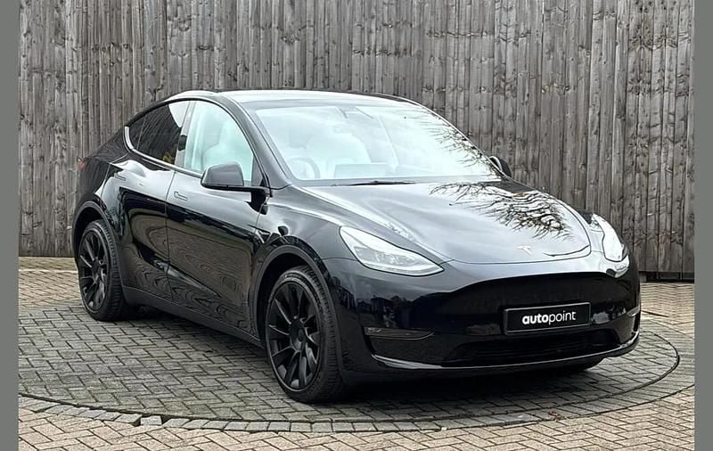 Black Used 2022 Tesla Model Y Long Range AWD SUV | £28,199 (A bit pricey) - Image 1/4