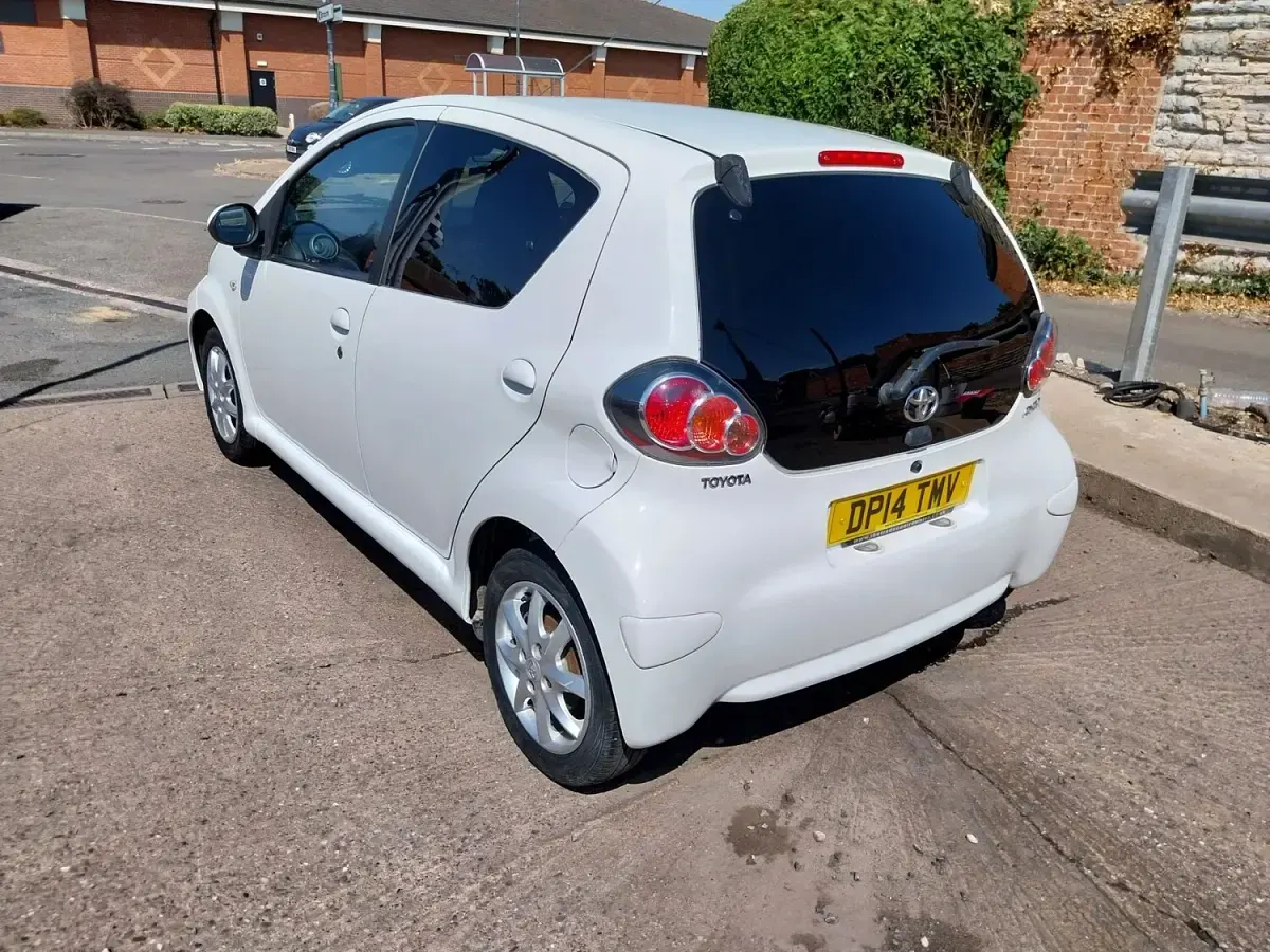 Used Toyota Aygo 2014 White Hatchback