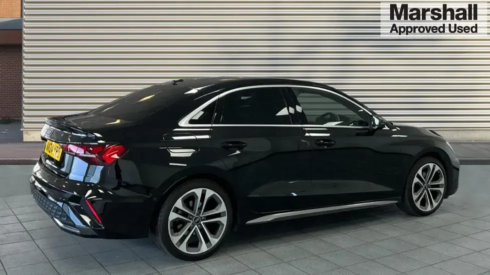 Begagnad Audi A3 S-Line 150 HK (110 kW) 2024 Svart Sedan