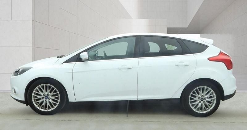 Usado Ford Focus Zetec 125 HP (91 kW) 2013 Branco Citadino