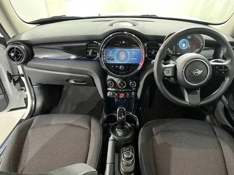 Used Mini Cooper Classic 134 HP (98 kW) 2023 White Hatchback