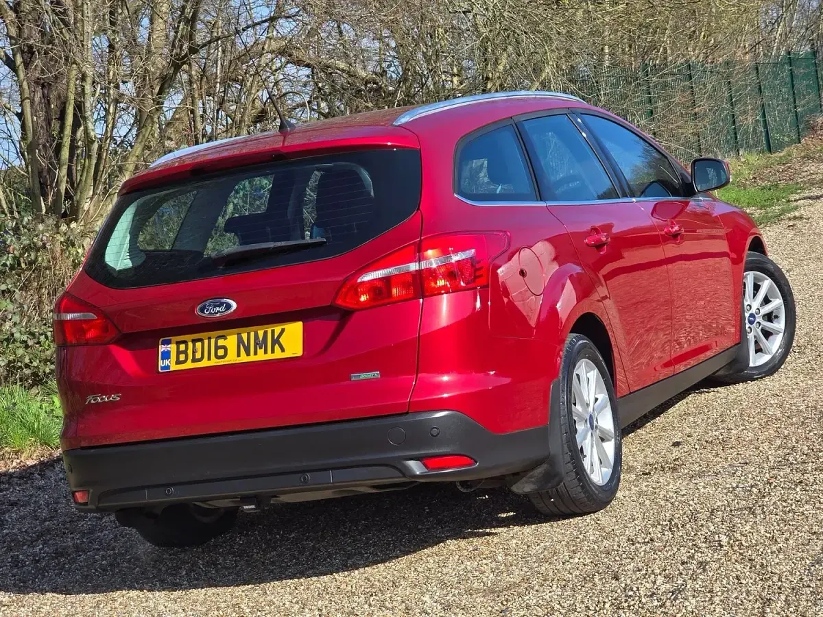 Used Ford Focus Titanium 125 HP (91 kW) 2016 Red Estate