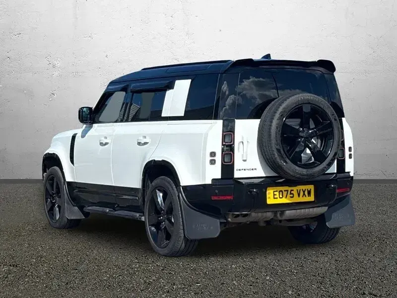Used Land Rover Defender SE Dynamic 250 HP (183 kW) 2025 White SUV