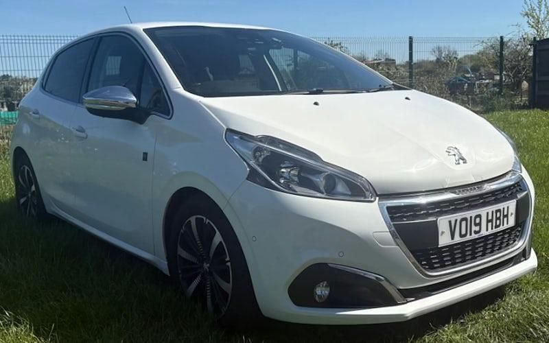 Used Peugeot 208 82 HP (60 kW) 2019 White Hatchback