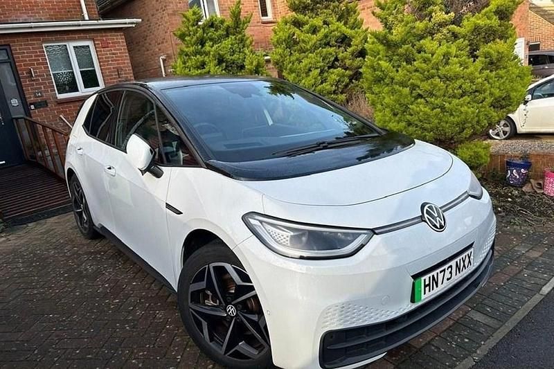 White Used 2023 VW ID.3 Pro Hatchback | £21,940 (Expensive) - Image 1/1