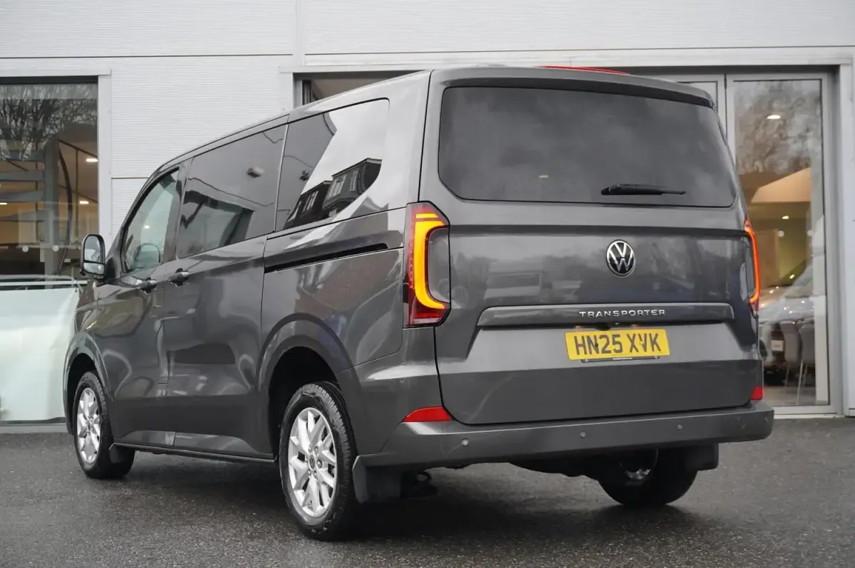 Begagnad VW T7 Style 170 HK (125 kW) 2025 Grå Van