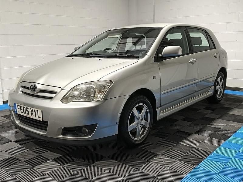Usado Toyota Corolla T3 110 CV (80 kW) 2005 Plateado Utilitario