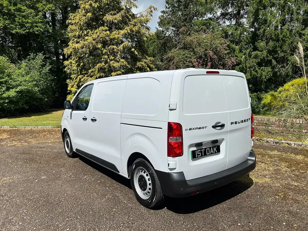 Used Peugeot e-Expert 75 kW (102 HP) 2024 White Van