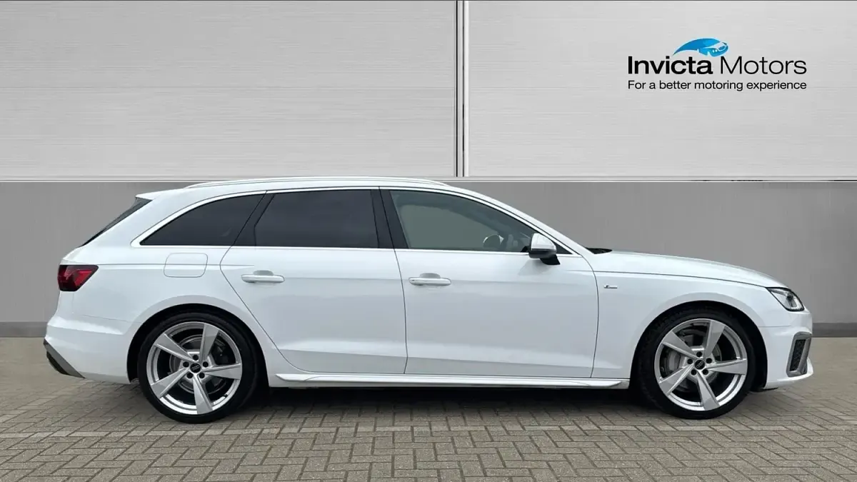 Used Audi A4 S-Line 204 HP (150 kW) 2024 White Estate
