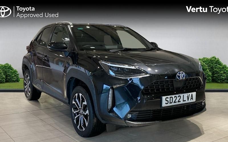Used 2025 Toyota Yaris Hybrid Design Estate | £19,449 (Super price) - Image 1/4