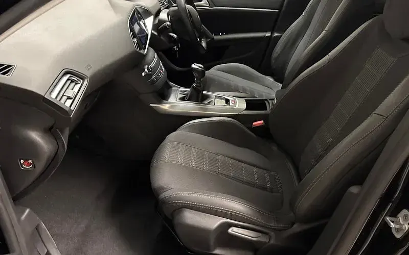 Used Peugeot 308 Allure 131 HP (96 kW) 2021 Black Hatchback