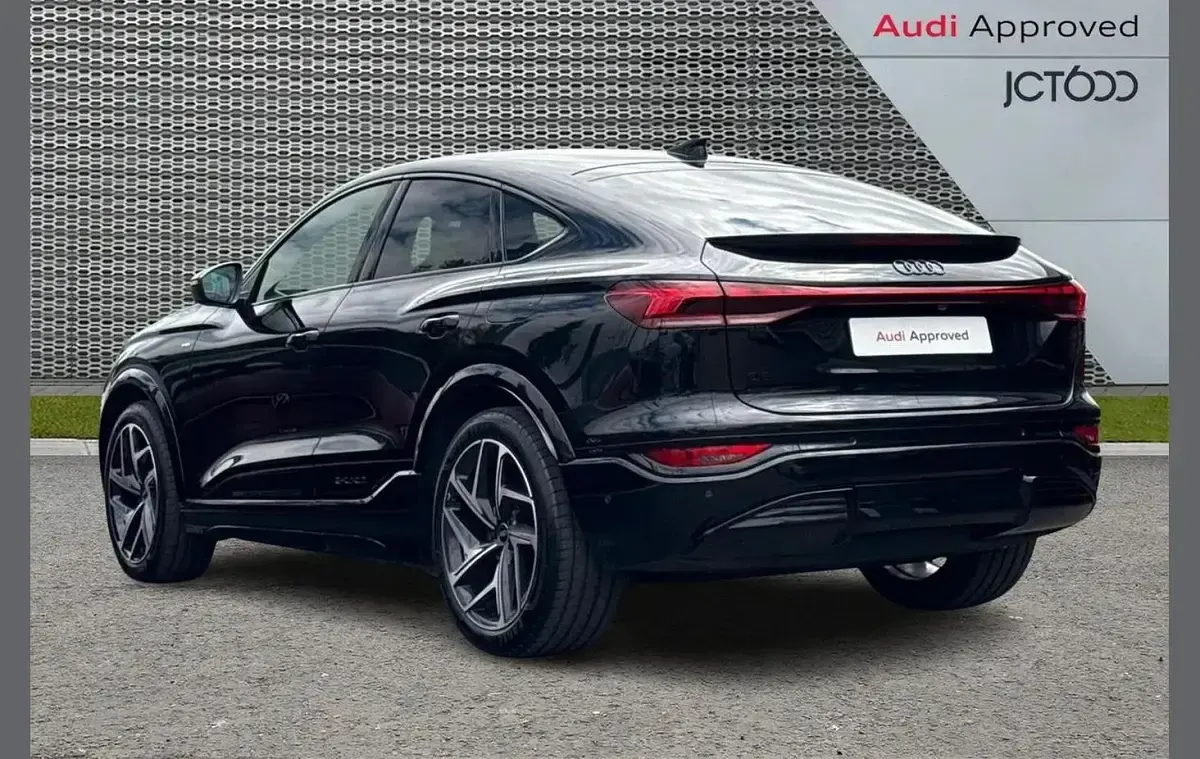 Used Audi Q6 e-tron Performance 221 kW (301 HP) 2026 Black SUV