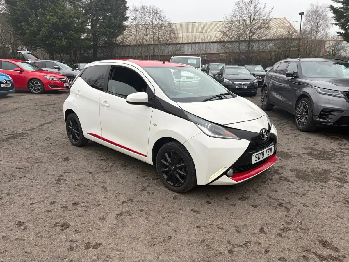 Second-hand Toyota Aygo x-press 2018 Alb Hatchback