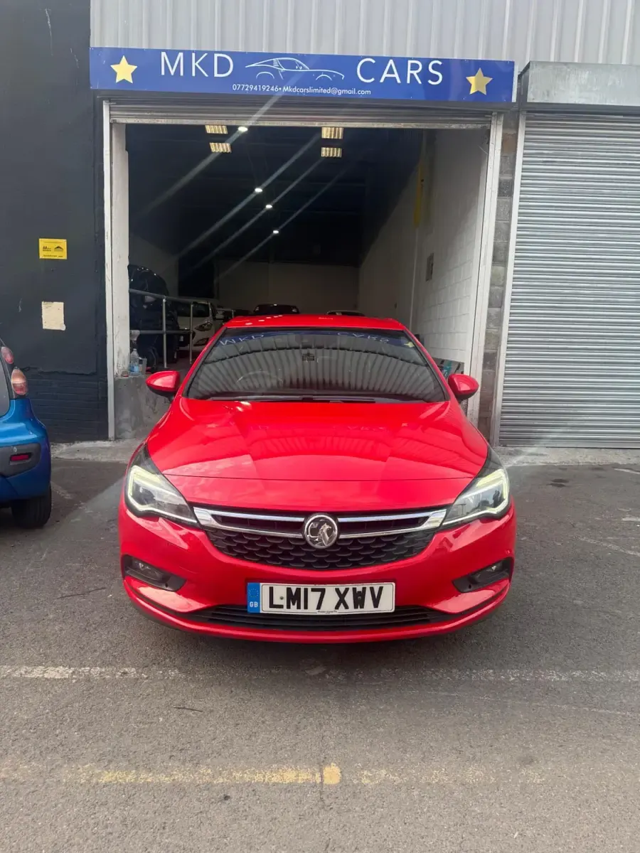 Używany Vauxhall Astra SRi 150 KM (110 kW) 2017 Czerwony Hatchback