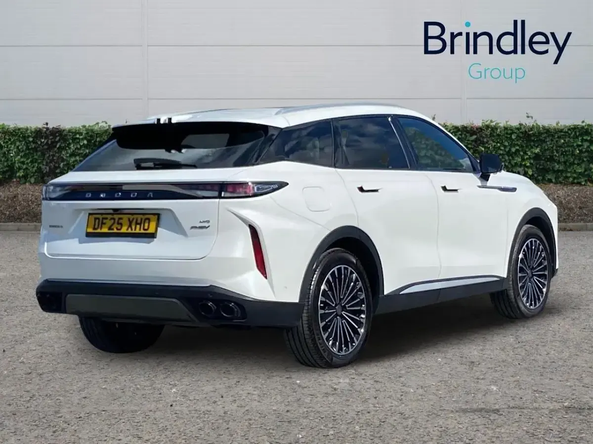 Used Omoda 9 443 HP (325 kW) 2025 White SUV