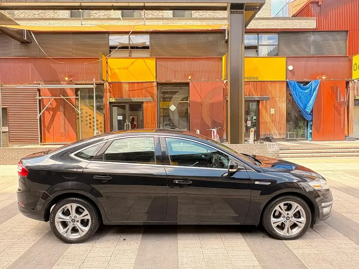 Used Ford Mondeo Titanium 163 HP (119 kW) 2013 Black Hatchback