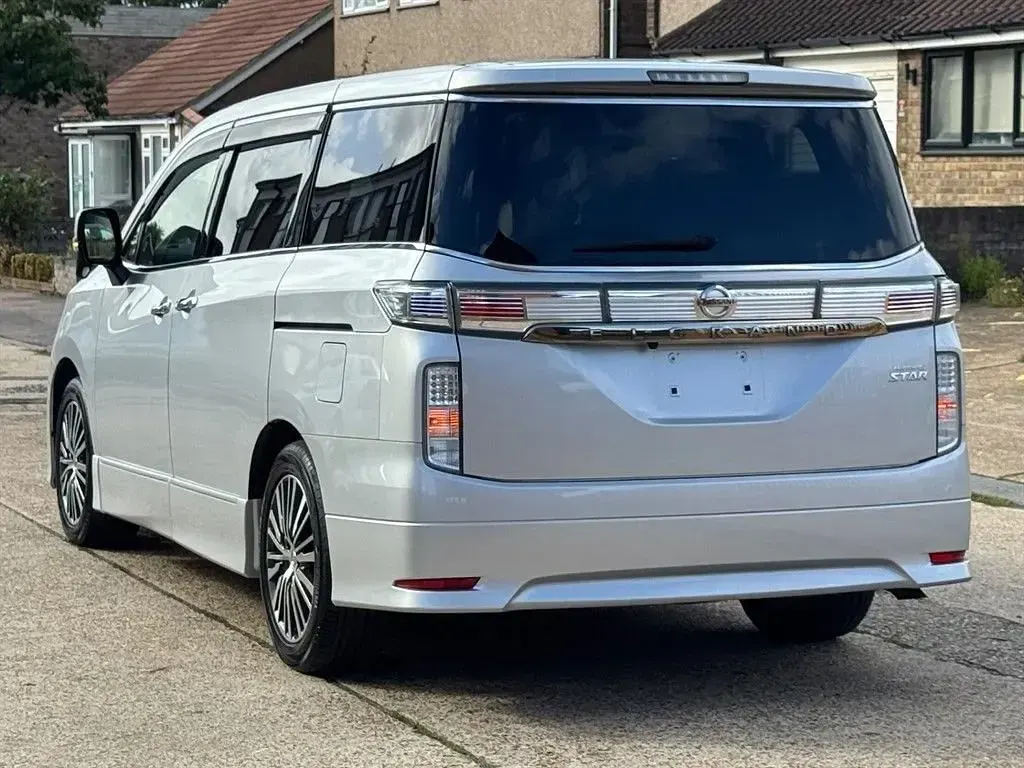 Used Nissan Elgrand 2017 Silver MPV