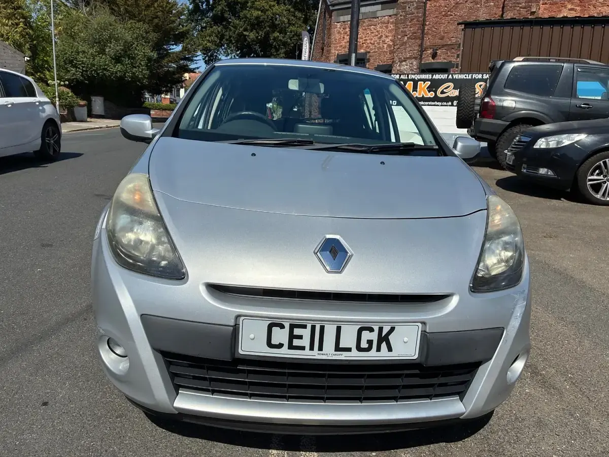 Used Renault Clio Dynamique 2011 Silver Hatchback