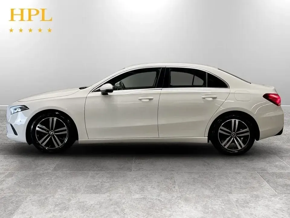 Używany Mercedes A200 Executive 163 KM (119 kW) 2020 Biały Sedan/Limuzyna