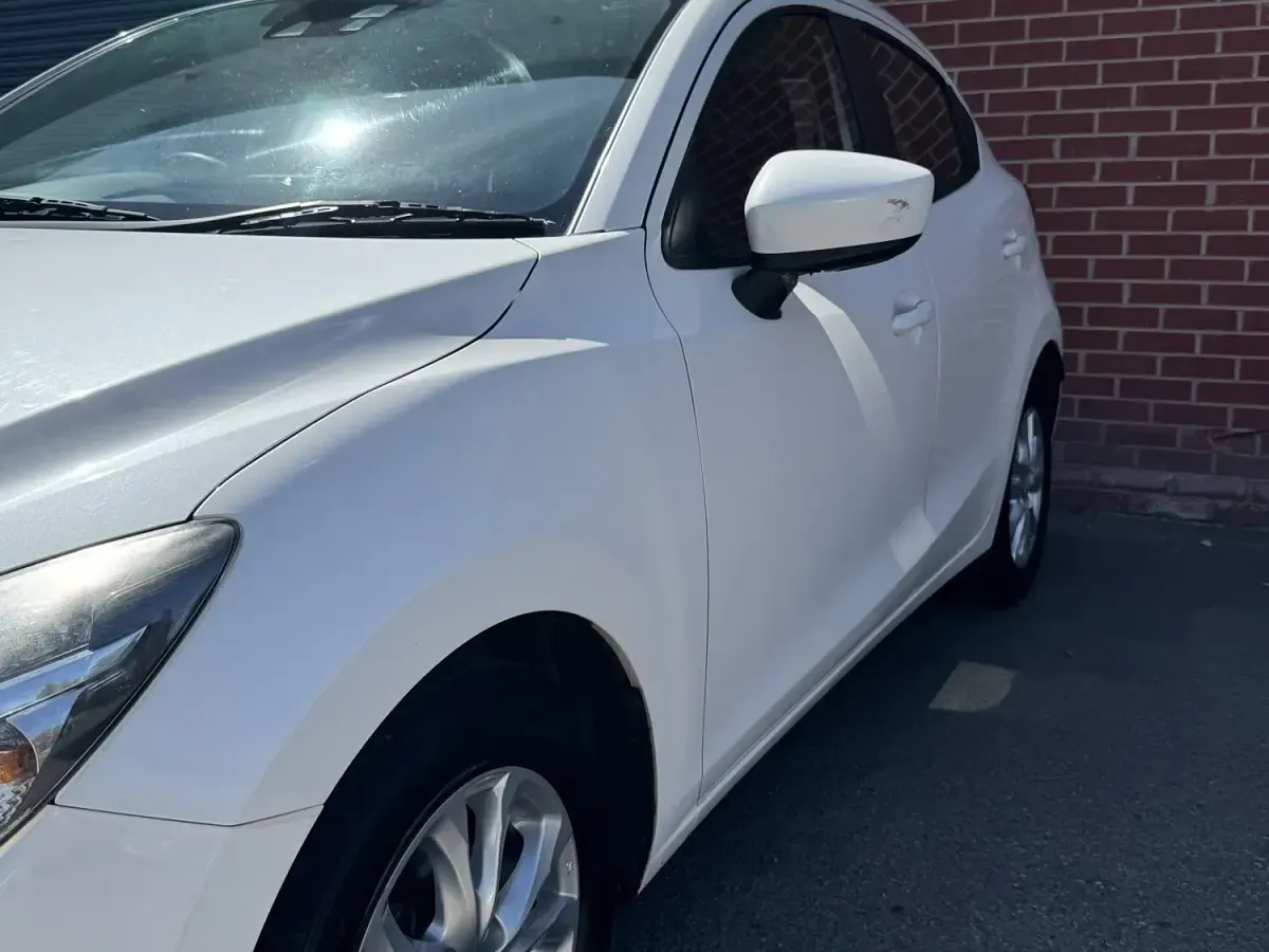 Used Mazda 2 90 HP (66 kW) 2015 White Hatchback