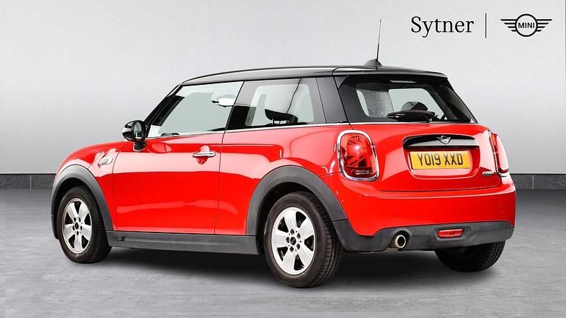 Used Mini Cooper Classic 134 HP (98 kW) 2019 Red Hatchback