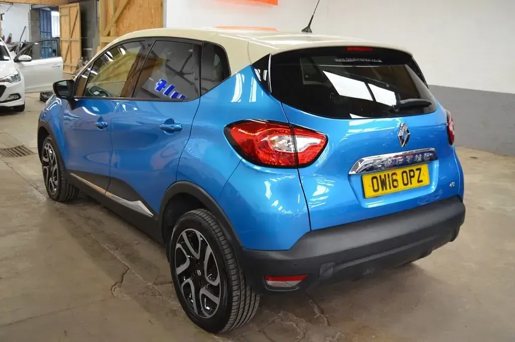 Used Renault Captur Dynamique 90 HP (66 kW) 2016 Blue SUV
