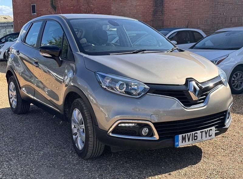 Used Renault Captur Expression+ 90 HP (66 kW) 2016 Beige SUV