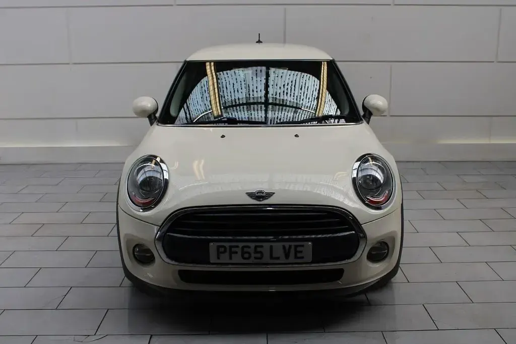 Used Mini Cooper Hatch 136 HP (100 kW) 2015 White Hatchback