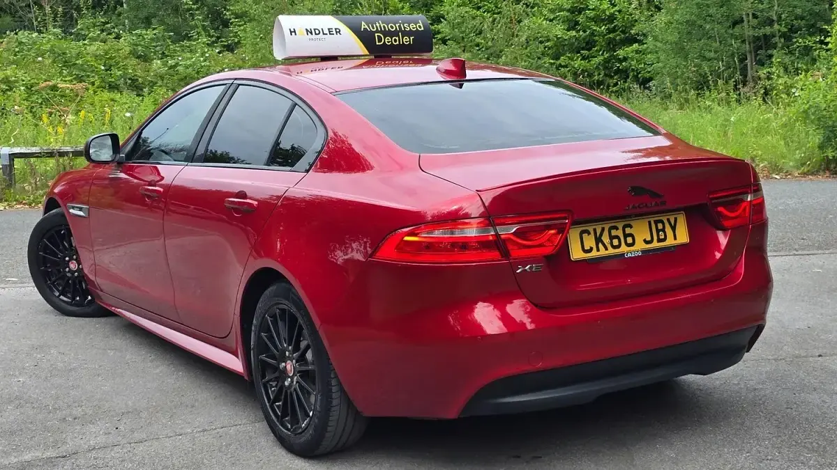 Used Jaguar XE R-Sport 163 HP (119 kW) 2016 Red Sedan